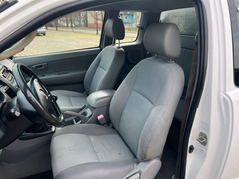 TOYOTA HILLUX (11)
