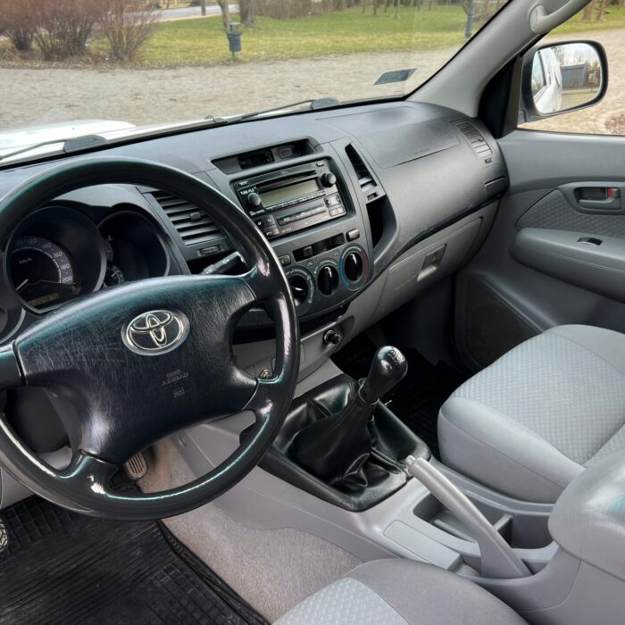 TOYOTA HILLUX (14)
