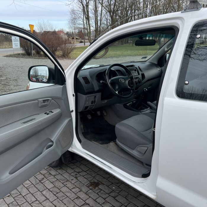 TOYOTA HILLUX (15)