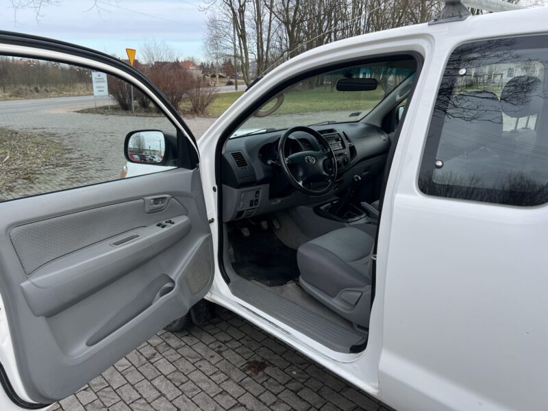 TOYOTA HILLUX (15)