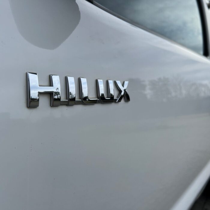 TOYOTA HILLUX (16)