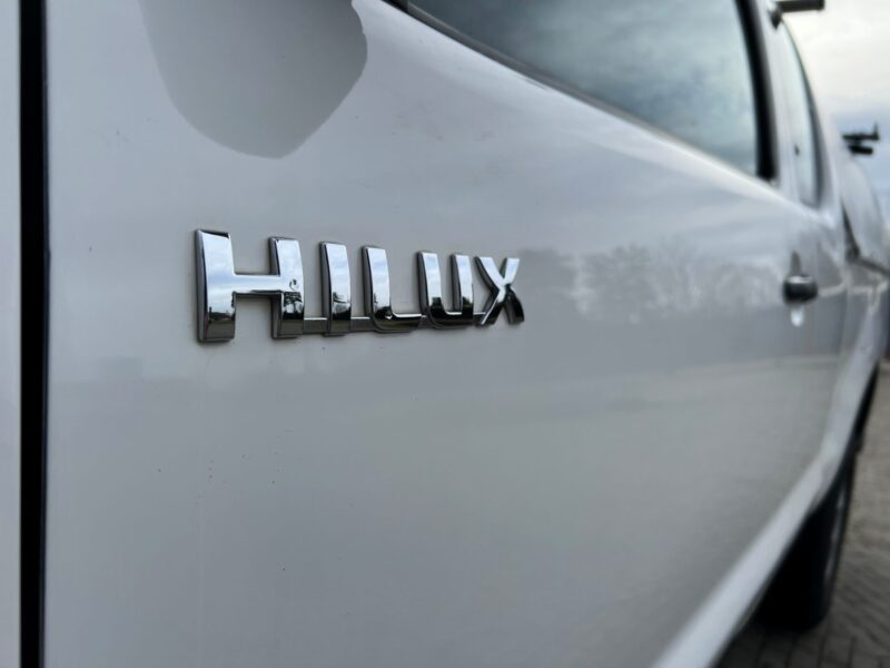 TOYOTA HILLUX (16)