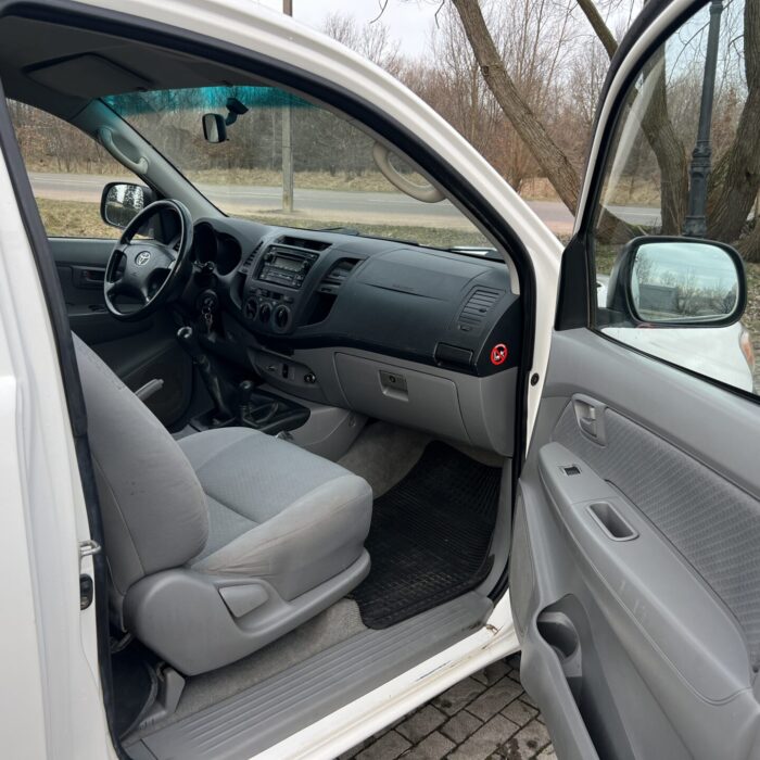 TOYOTA HILLUX (17)