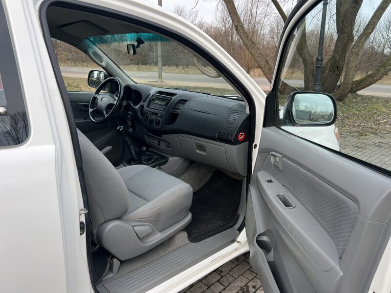 TOYOTA HILLUX (17)