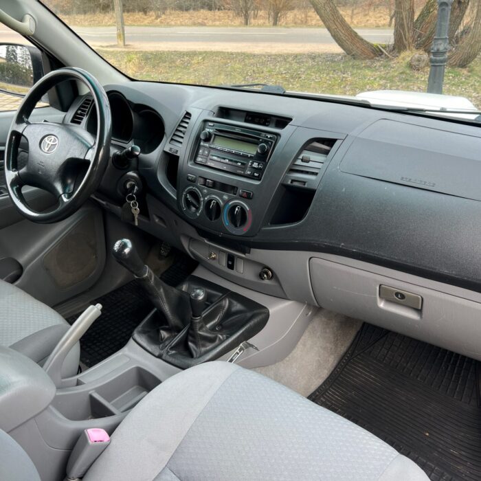 TOYOTA HILLUX (18)