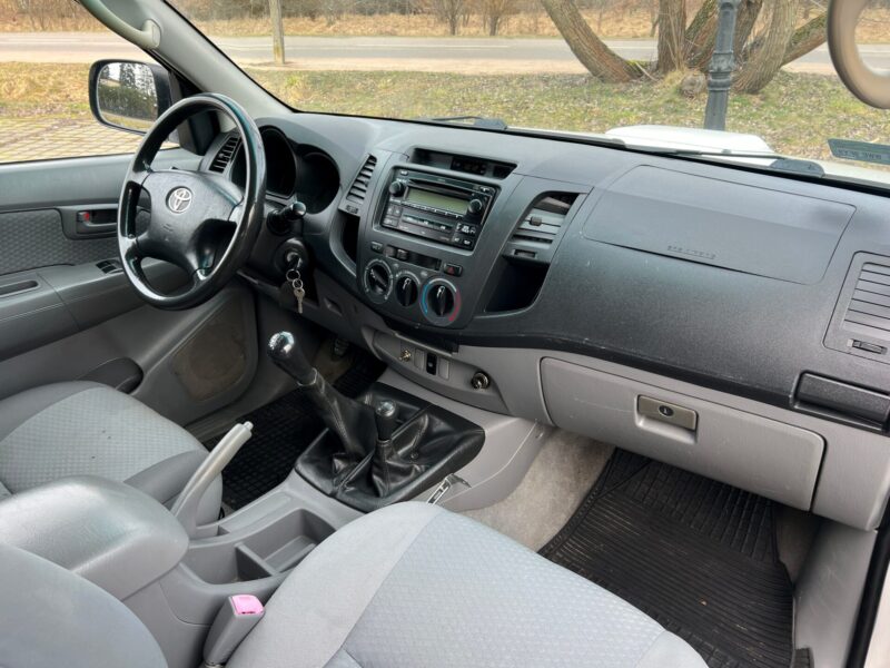 TOYOTA HILLUX (18)