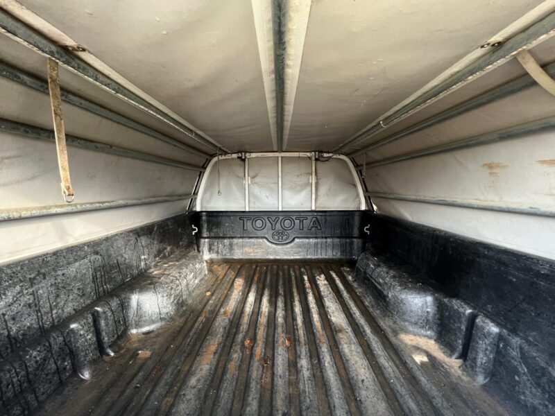 TOYOTA HILLUX (24)