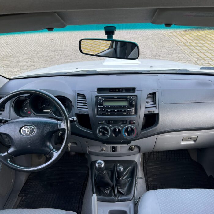 TOYOTA HILLUX (28)