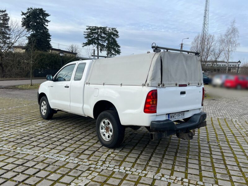 TOYOTA HILLUX (3)