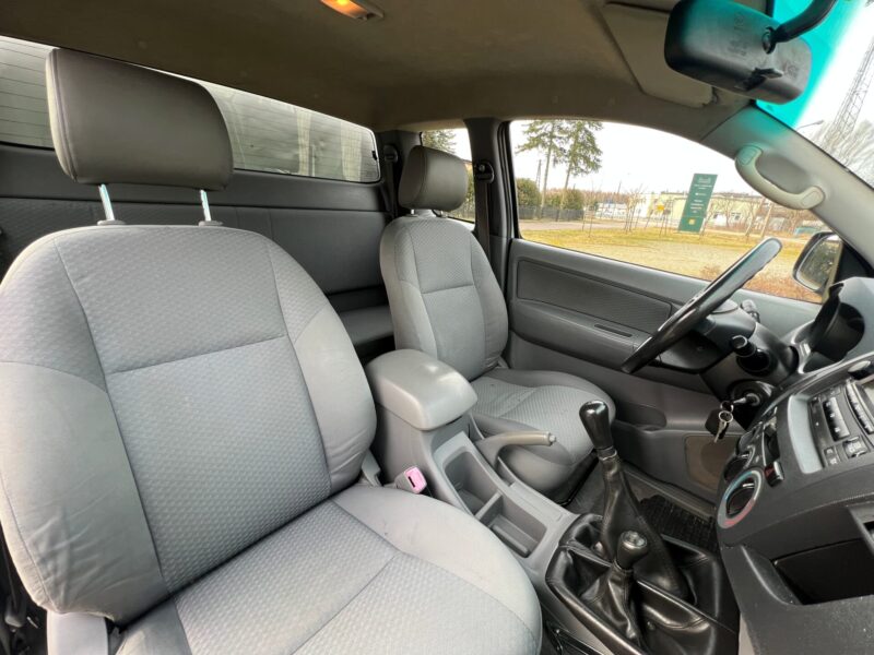 TOYOTA HILLUX (31)