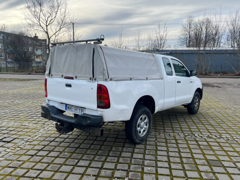 TOYOTA HILLUX (5)