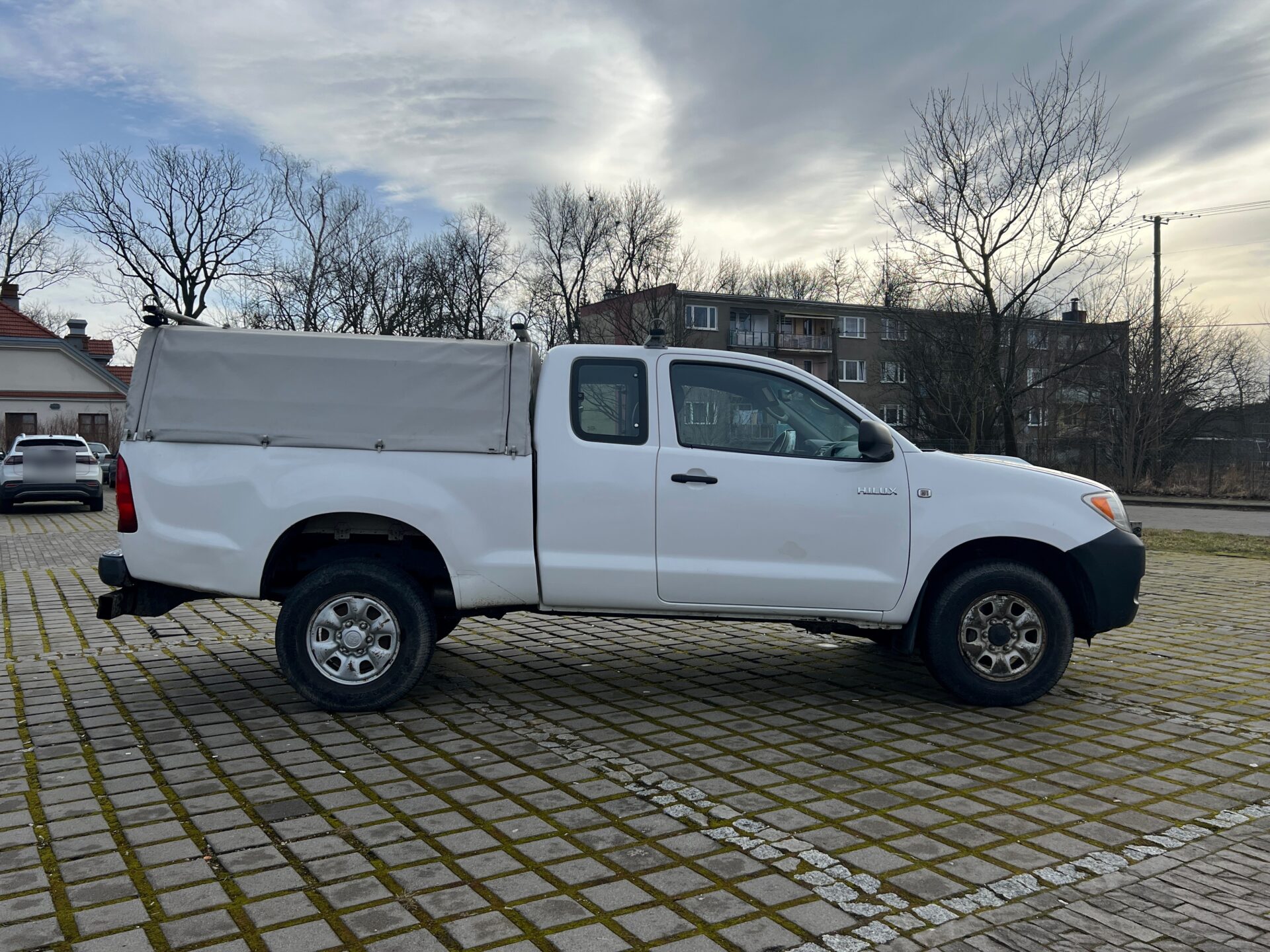 TOYOTA HILLUX (6)