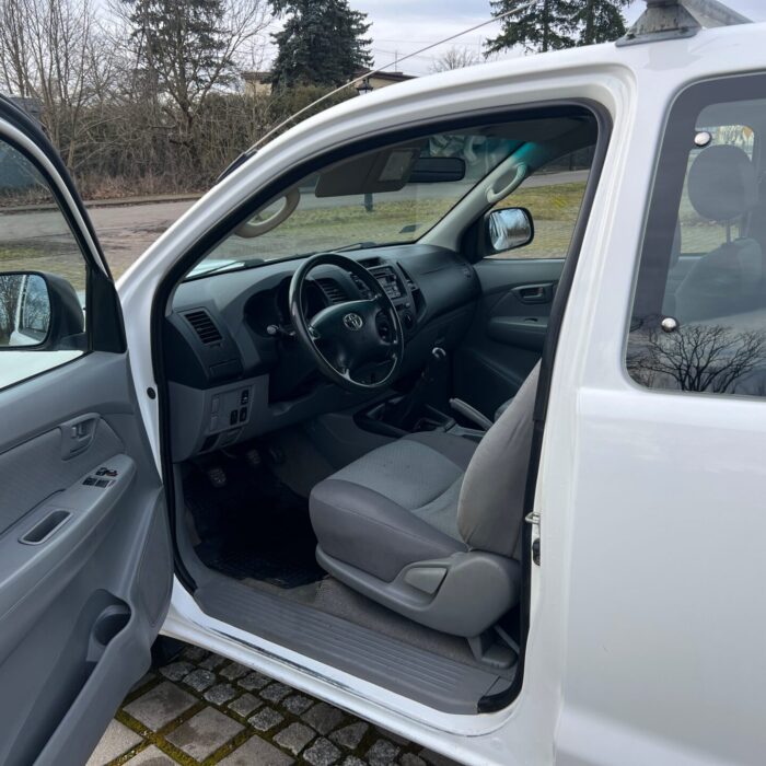 TOYOTA HILLUX (9)