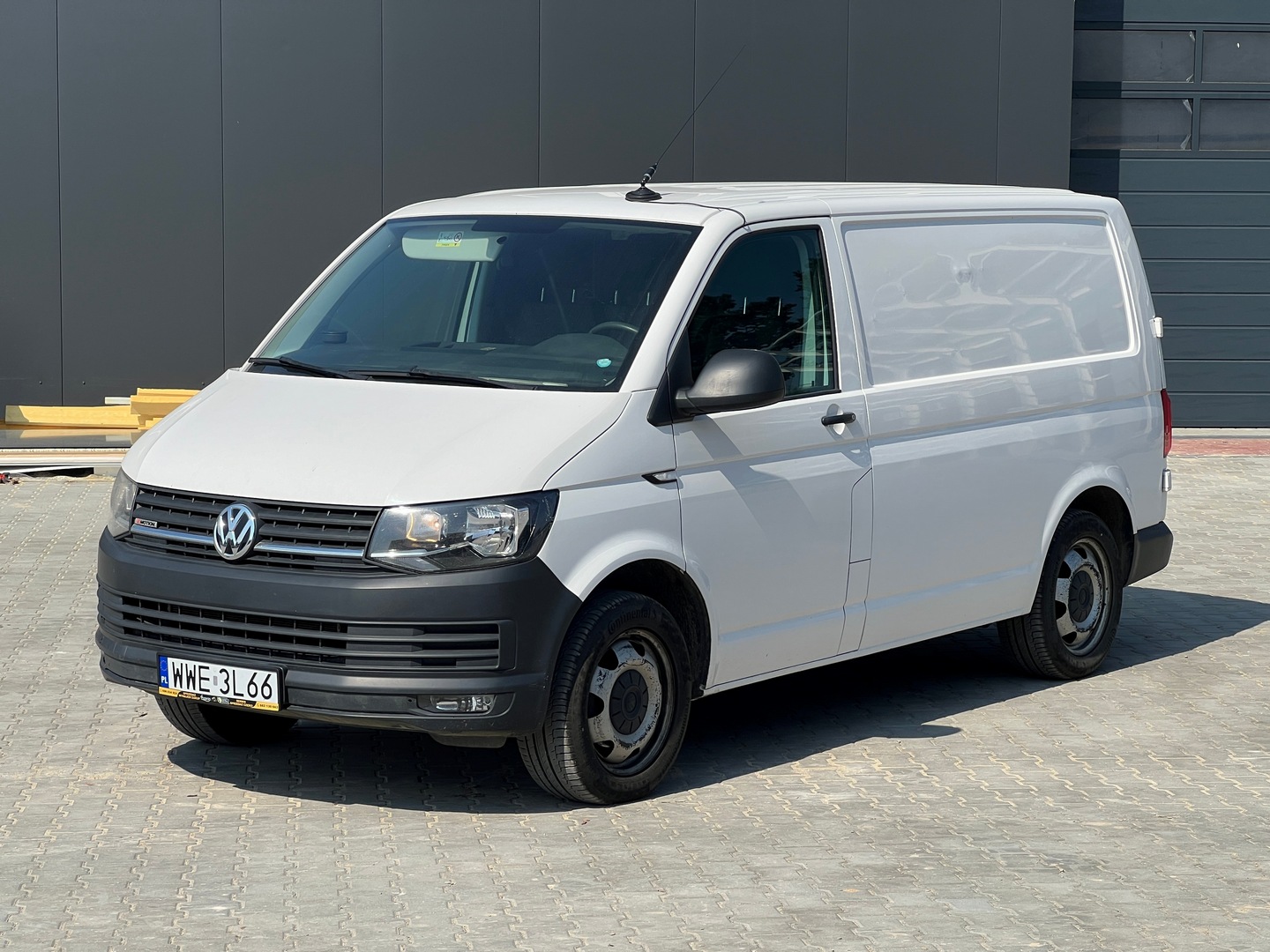 VOLKSWAGEN TRANSPORTER (1)