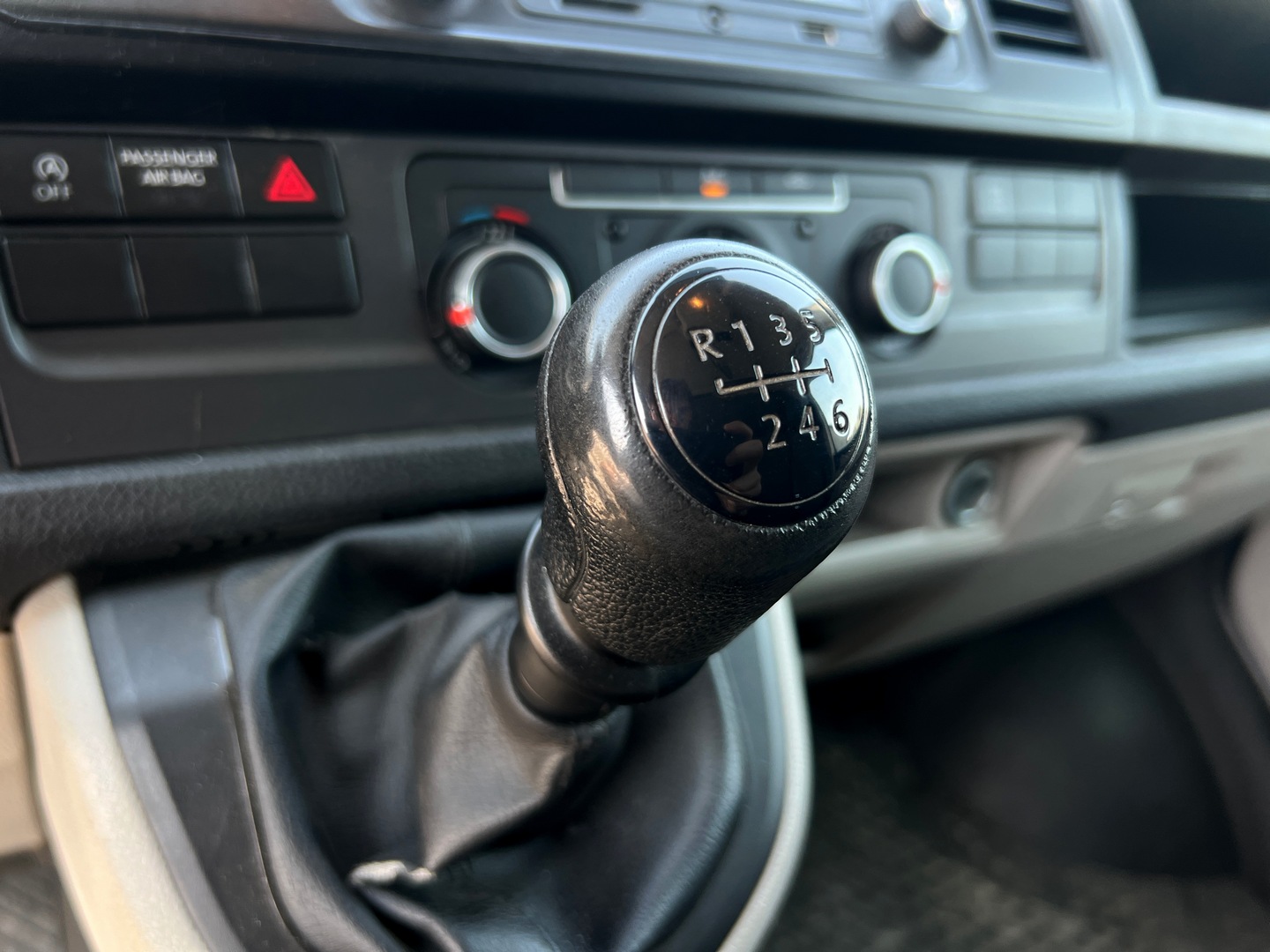 VOLKSWAGEN TRANSPORTER (10)