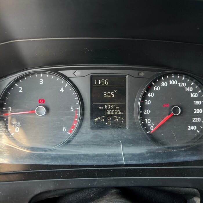 VOLKSWAGEN TRANSPORTER (12)