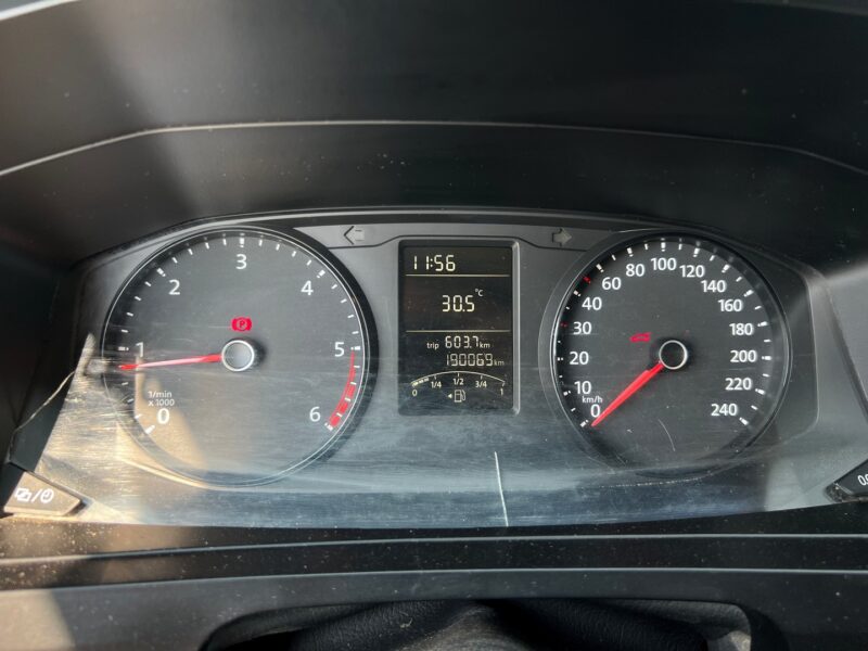 VOLKSWAGEN TRANSPORTER (12)