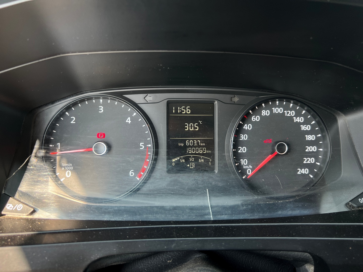 VOLKSWAGEN TRANSPORTER (12)