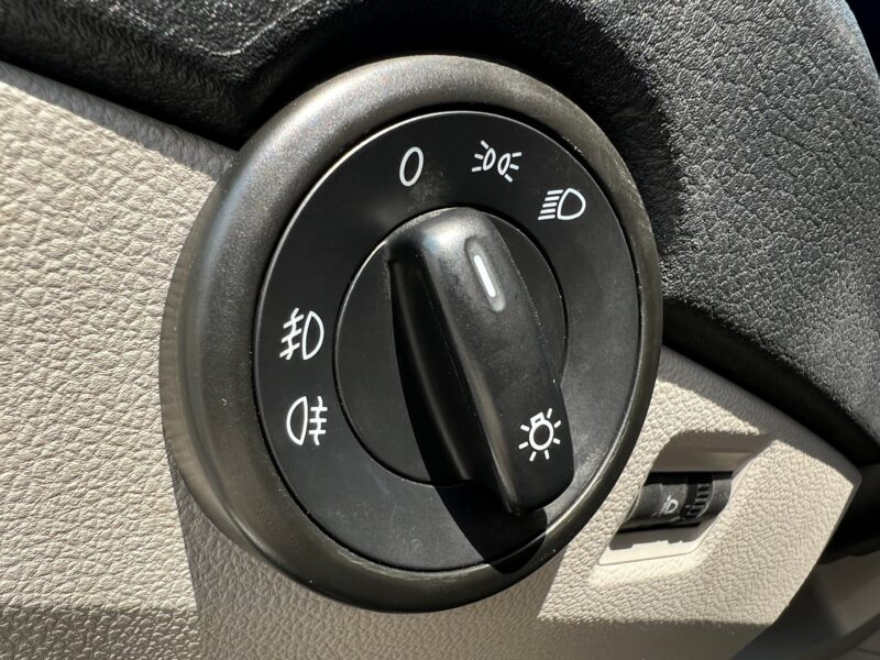 VOLKSWAGEN TRANSPORTER (13)