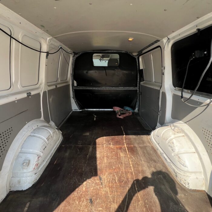 VOLKSWAGEN TRANSPORTER (15)