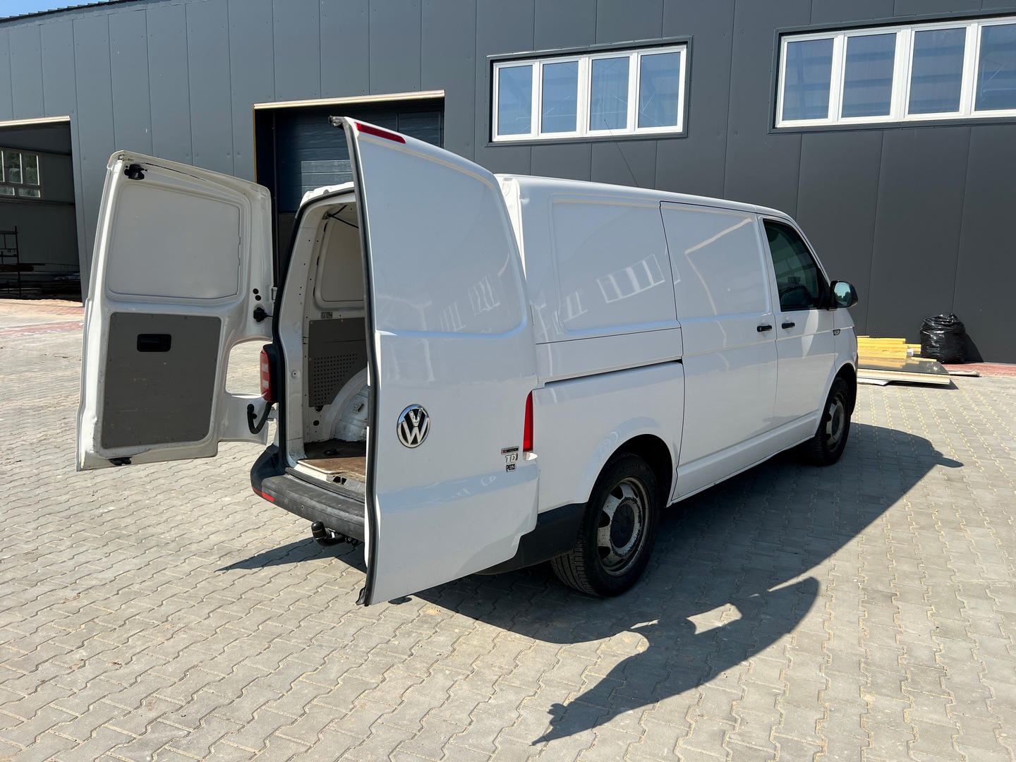 VOLKSWAGEN TRANSPORTER (16)