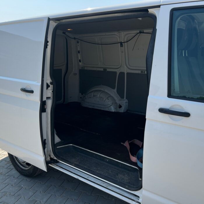 VOLKSWAGEN TRANSPORTER (18)