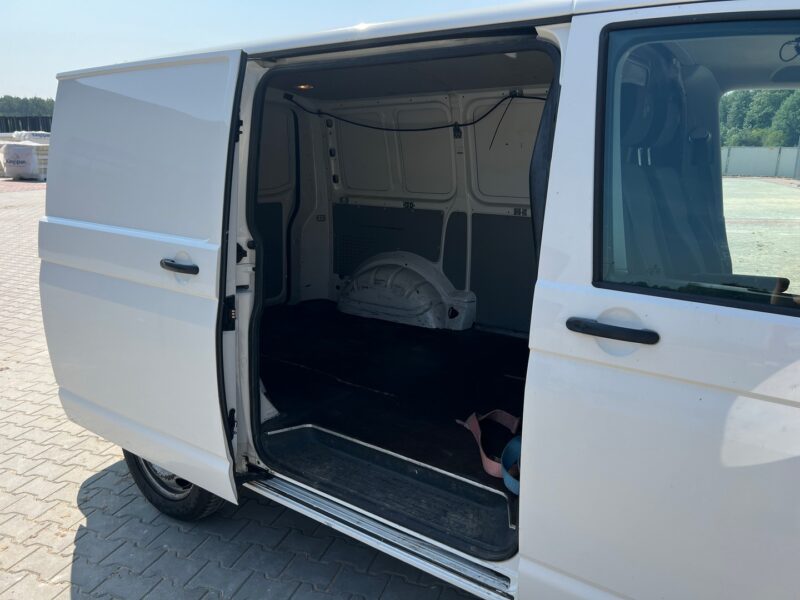 VOLKSWAGEN TRANSPORTER (18)