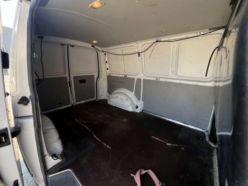 VOLKSWAGEN TRANSPORTER (19)