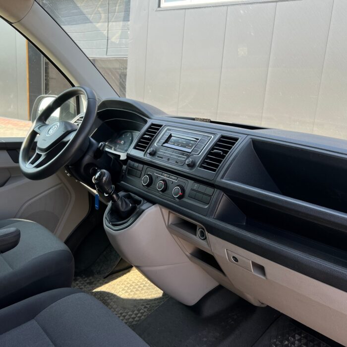 VOLKSWAGEN TRANSPORTER (21)