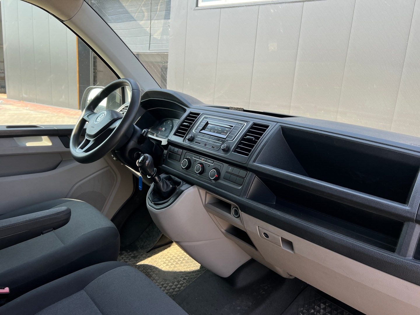 VOLKSWAGEN TRANSPORTER (21)