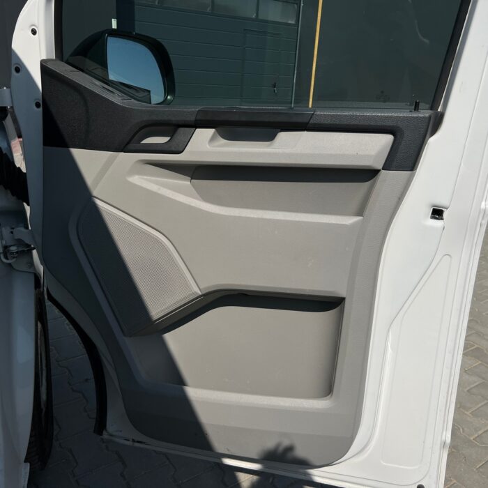 VOLKSWAGEN TRANSPORTER (22)