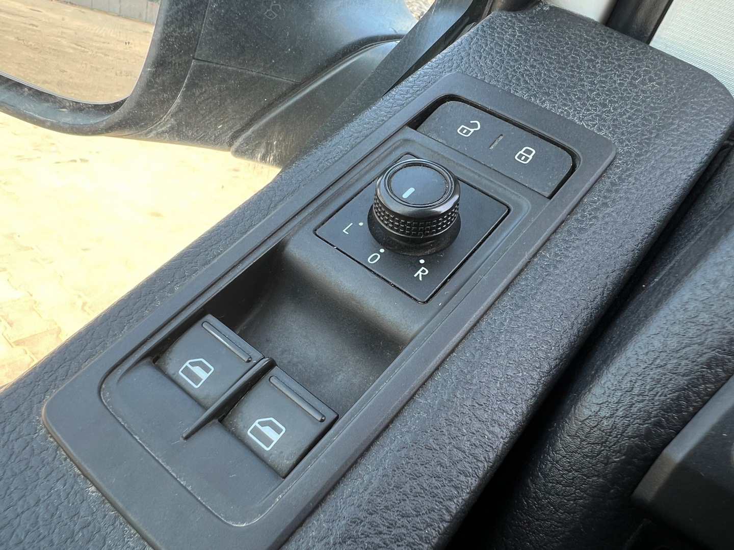 VOLKSWAGEN TRANSPORTER (24)