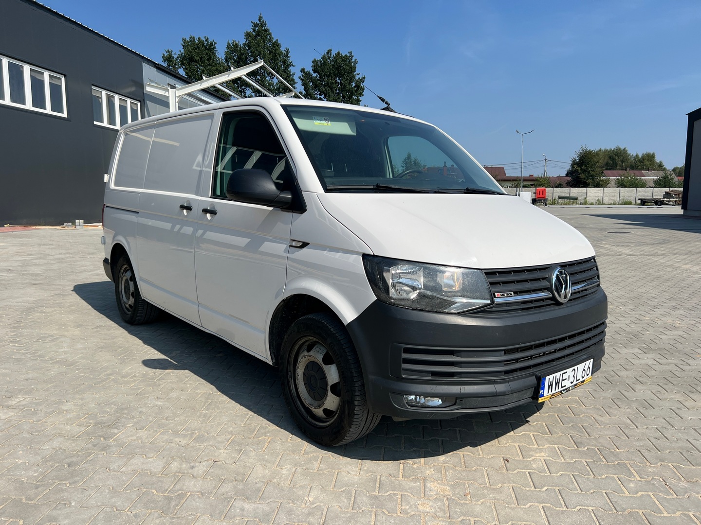 VOLKSWAGEN TRANSPORTER (32)