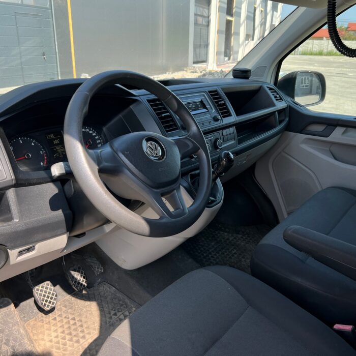VOLKSWAGEN TRANSPORTER (7)