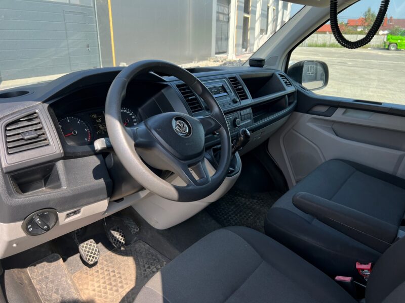 VOLKSWAGEN TRANSPORTER (7)