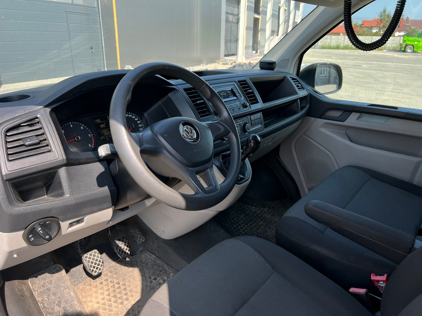 VOLKSWAGEN TRANSPORTER (7)