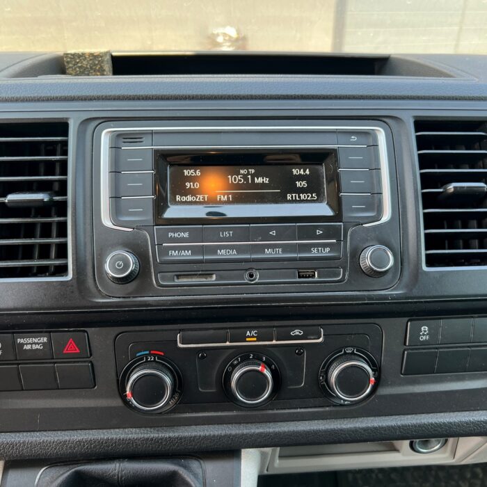 VOLKSWAGEN TRANSPORTER (8)