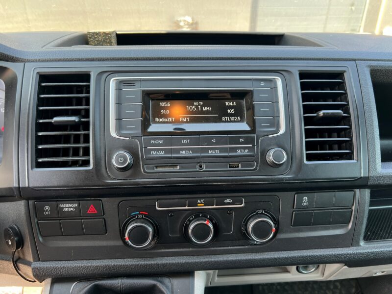 VOLKSWAGEN TRANSPORTER (8)