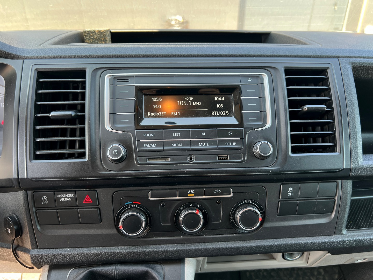 VOLKSWAGEN TRANSPORTER (8)