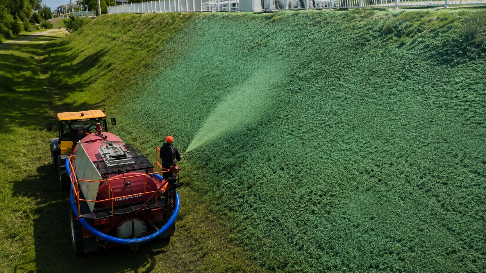 2. Profesionalny hydrosiew trawników i rekultywacji terenu 2