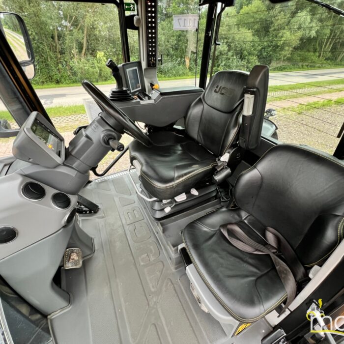 JCB Fastrac 4220(9)
