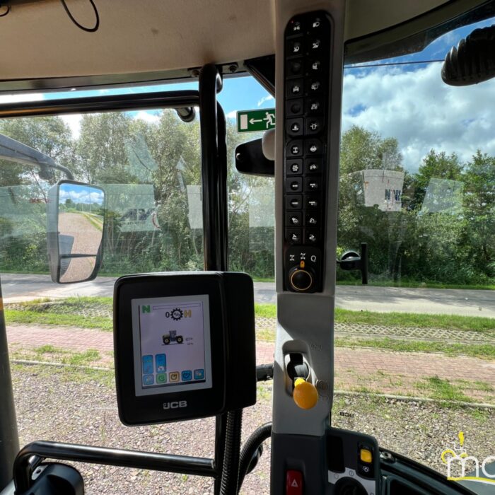 JCB Fastrac 4220 (13)