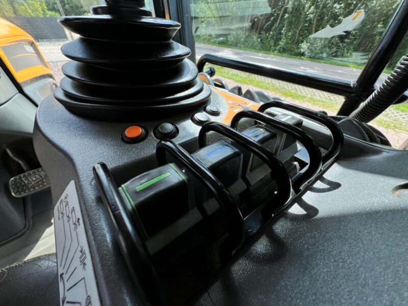 JCB Fastrac 4220 (15)