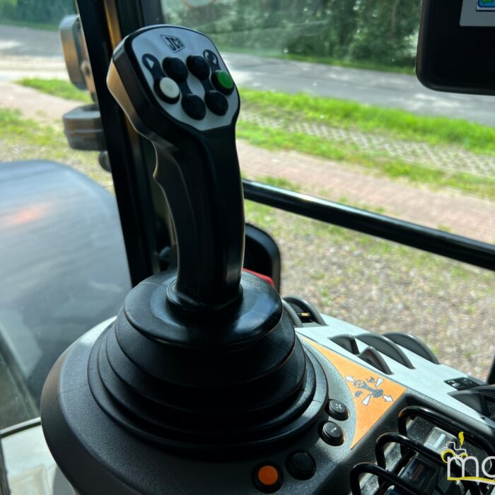 JCB Fastrac 4220 (17)