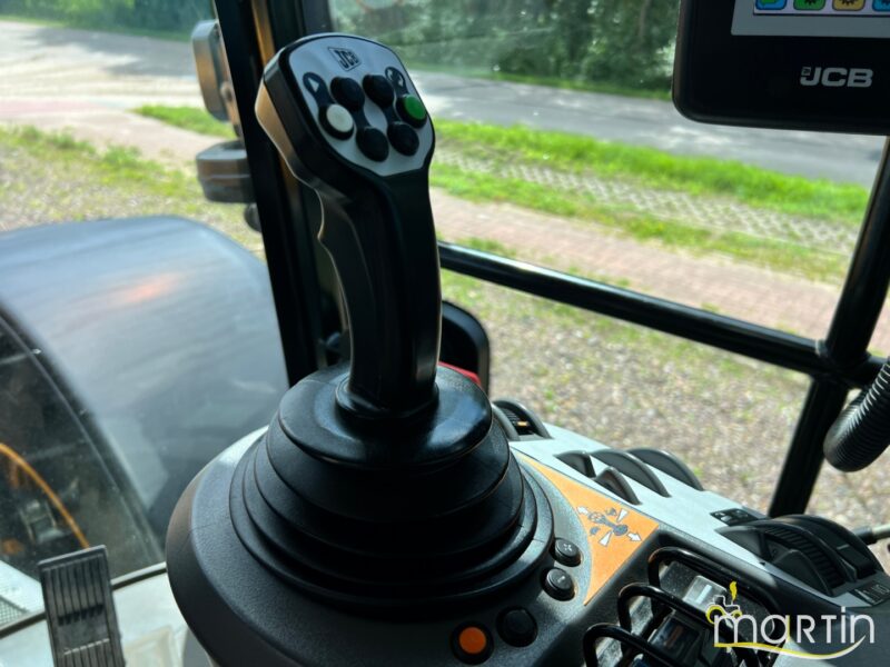 JCB Fastrac 4220 (17)
