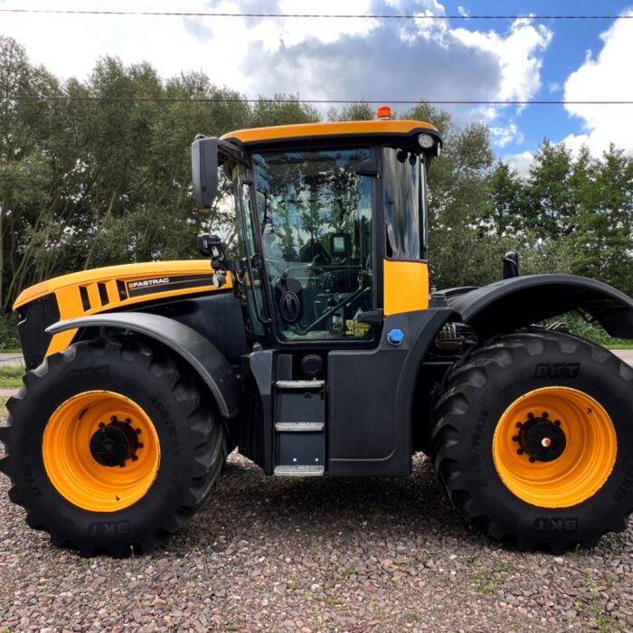 JCB Fastrac 4220 (2)