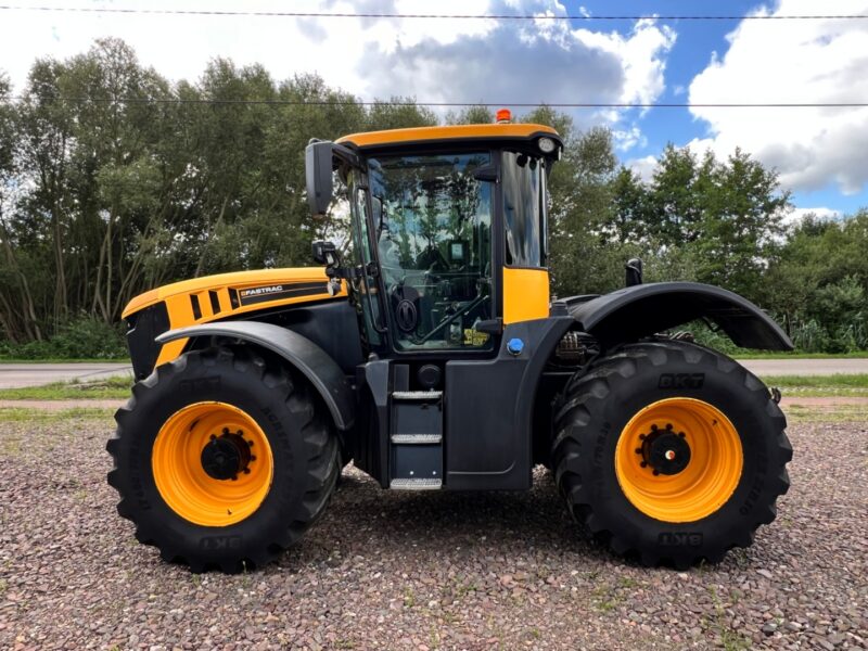 JCB Fastrac 4220 (2)